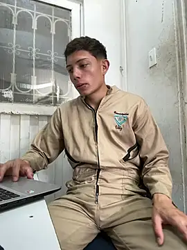 Snapshot of santiObrero chatting on July 2026 04:11:02 PM santiObrero online show from July 2026 04:11:02 PM