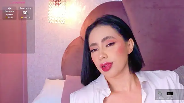 Snapshot of Sienna-Gold chatting on July 2026 01:30:01 PM Sienna-Gold online show from July 2026 01:30:01 PM