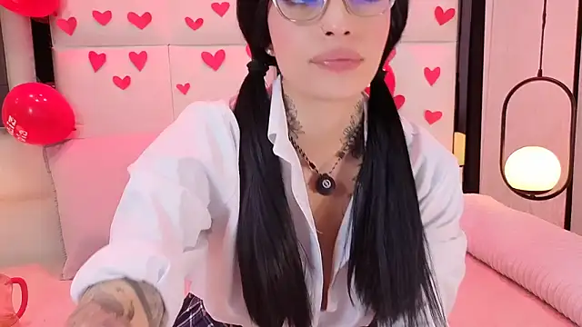 JuneCollins online show from February 2026 08:38:02 PM