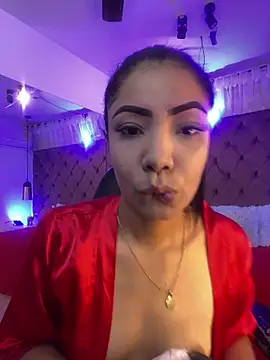 Snapshot of Auri__ chatting on April 2026 07:44:02 PM Auri online show from April 2026 07:44:02 PM