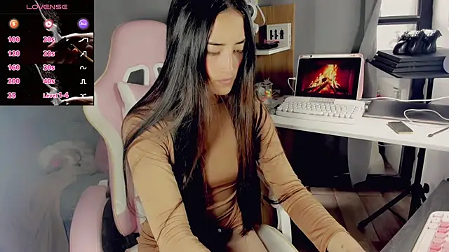 Snapshot of VictoriaHoneyy chatting on April 2026 01:33:02 PM VictoriaHoneyy online show from April 2026 01:33:02 PM