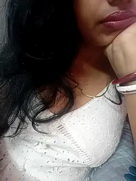 Hot-Tinaa online show from April 2026 01:03:01 AM