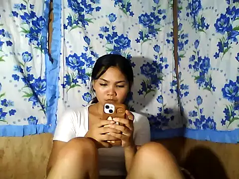 PinaySkinnyJust18 online show from April 2026 12:43:01 PM