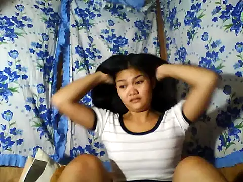 Snapshot of PinaySkinnyJust18 chatting on June 2026 10:33:01 PM PinaySkinnyJust18 online show from June 2026 10:33:01 PM