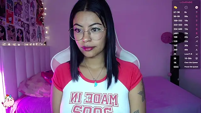 Danna Soffia online show from May 2026 01:14:01 AM