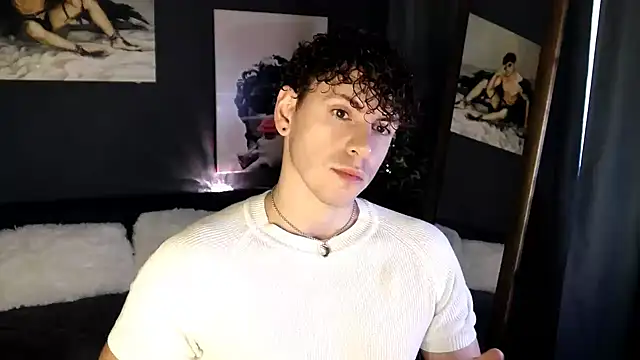 Snapshot of TylerGibson chatting on July 2026 04:40:01 AM TylerGibson online show from July 2026 04:40:01 AM
