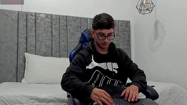 Calvin Hunter online show from March 2026 01:05:02 AM