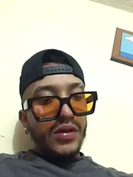 Camiloandres2405 online show from January 2026 02:48:02 AM