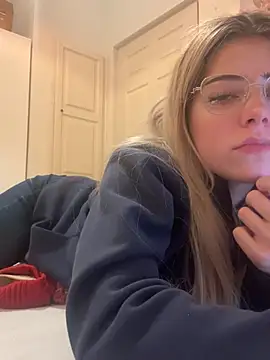 MelliMoon online show from February 2026 09:00:02 PM