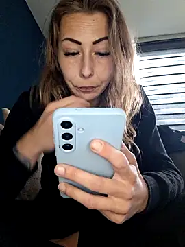 dewimp1 online show from April 2026 12:13:01 PM