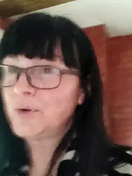 Snapshot of AliceSwan57 chatting on April 2026 04:07:01 AM AliceSwan57 online show from April 2026 04:07:01 AM