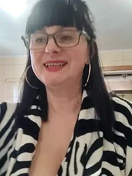 Snapshot of AliceSwan57 chatting on April 2026 11:38:02 AM AliceSwan57 online show from April 2026 11:38:02 AM