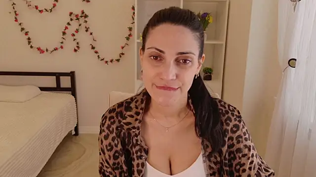 LovelyBeatrice online show from April 2026 11:04:01 AM