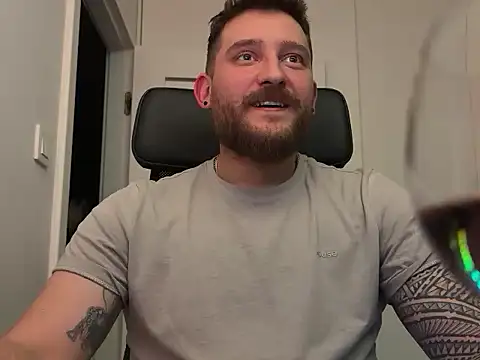 TacticalXXL7 online show from April 2026 10:12:01 PM