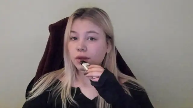 Lulu Di online show from February 2026 11:22:01 PM