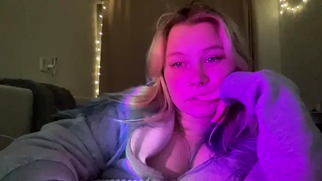 Lulu Di online show from March 2026 06:36:01 PM