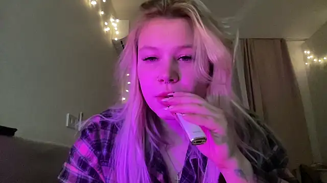 Lulu Di online show from March 2026 07:03:01 PM