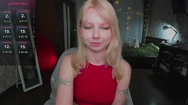 Snapshot of yourlovelyeve chatting on April 2026 07:11:02 PM yourlovelyeve online show from April 2026 07:11:02 PM