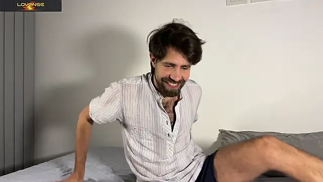 Snapshot of DomAtHome chatting on June 2026 09:48:01 PM DomAtHome online show from June 2026 09:48:01 PM