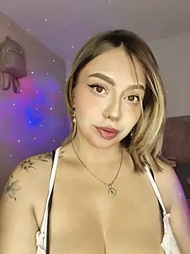 Snapshot of BellaDonna_16 chatting on April 2026 11:33:02 PM BellaDonna 16 online show from April 2026 11:33:02 PM