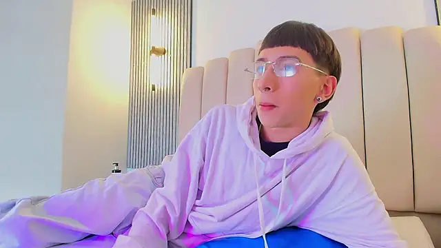 lian cameron online show from April 2026 04:04:01 AM