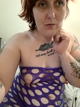 Snapshot of Tiara_XOX chatting on July 2026 10:41:01 AM Tiara XOX online show from July 2026 10:41:01 AM