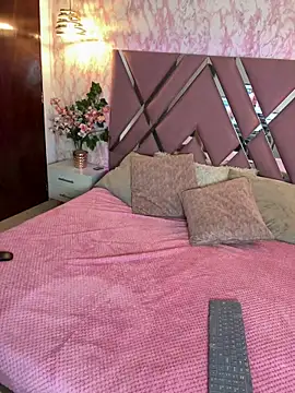 Snapshot of SOPHIIE_LUX_ chatting on February 2026 07:01:02 PM SOPHIIE LUX online show from February 2026 07:01:02 PM