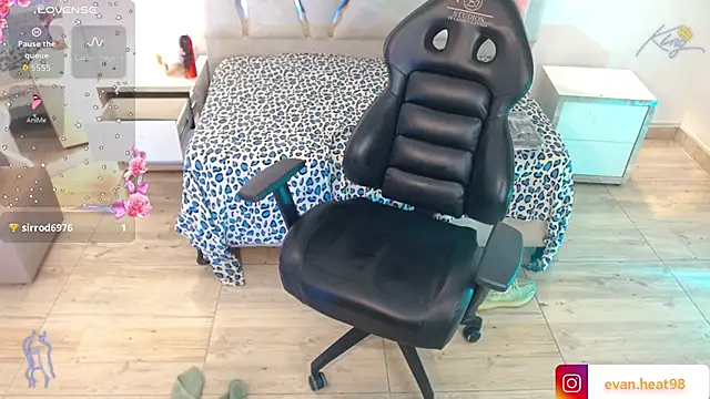 Snapshot of EVAN_TAY chatting on February 2026 06:22:01 AM EVAN TAY online show from February 2026 06:22:01 AM