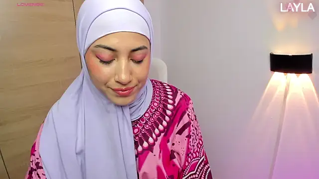 LAY LA  online show from February 2026 03:39:02 PM