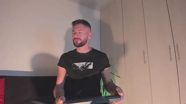 Snapshot of Erickpritz_xh chatting on April 2026 01:58:01 AM Erickpritz xh online show from April 2026 01:58:01 AM