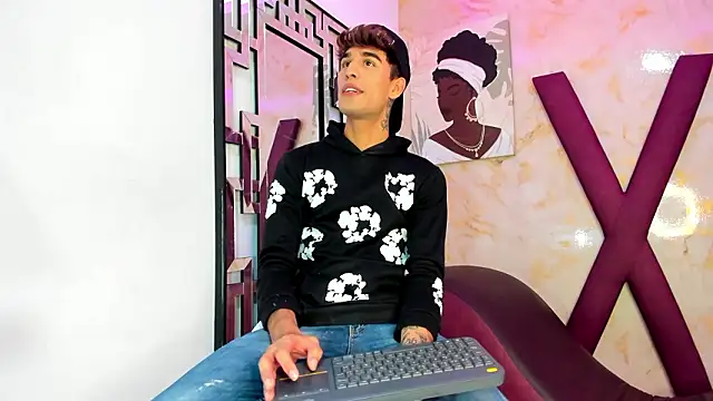 Snapshot of PRETTY_COCK1 chatting on February 2026 01:57:02 AM PRETTY COCK1 online show from February 2026 01:57:02 AM