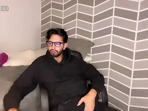 thomass1018 online show from February 2026 02:29:02 AM