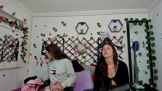 playful-girls online show from February 2026 12:32:01 PM