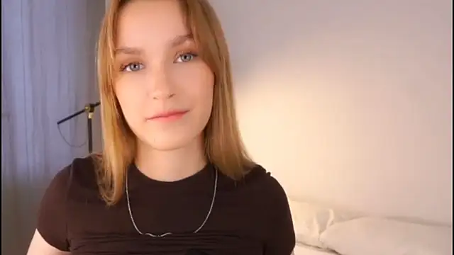 Snapshot of HellenSpelly chatting on February 2026 10:19:01 PM HellenSpelly online show from February 2026 10:19:01 PM