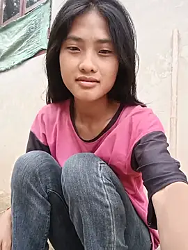 Snapshot of Hoa-tuylip chatting on May 2026 11:21:01 PM Hoa-tuylip online show from May 2026 11:21:01 PM