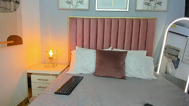 MarianaScott  online show from April 2026 12:10:01 PM