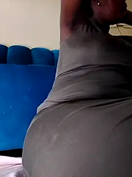 Snapshot of Charodine chatting on April 2026 04:45:01 AM Charodine online show from April 2026 04:45:01 AM