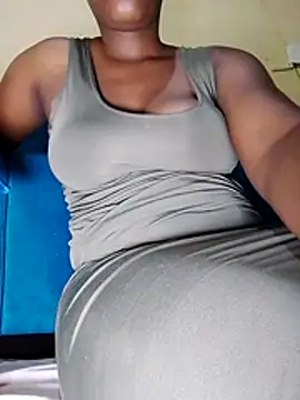 Snapshot of Charodine chatting on April 2026 04:40:01 AM Charodine online show from April 2026 04:40:01 AM