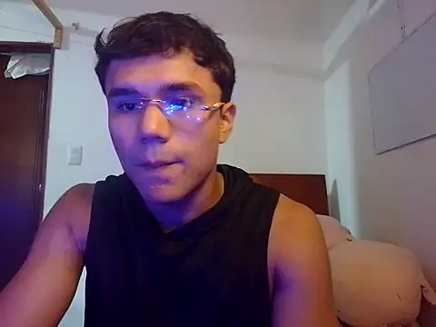 CreamKingg online show from April 2026 12:35:01 AM