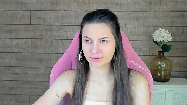 Snapshot of AliceVersal chatting on February 2026 04:28:02 AM AliceVersal online show from February 2026 04:28:02 AM