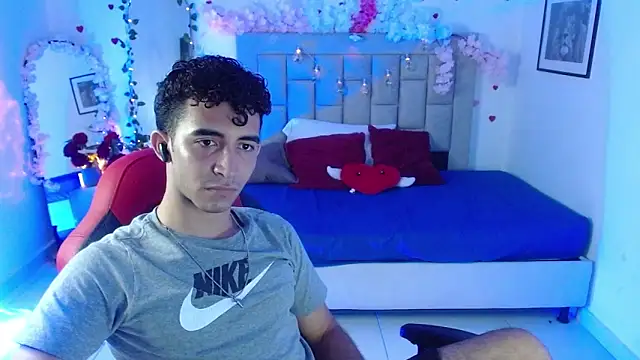 Snapshot of Caius_fox chatting on April 2026 11:32:01 AM Caius fox online show from April 2026 11:32:01 AM