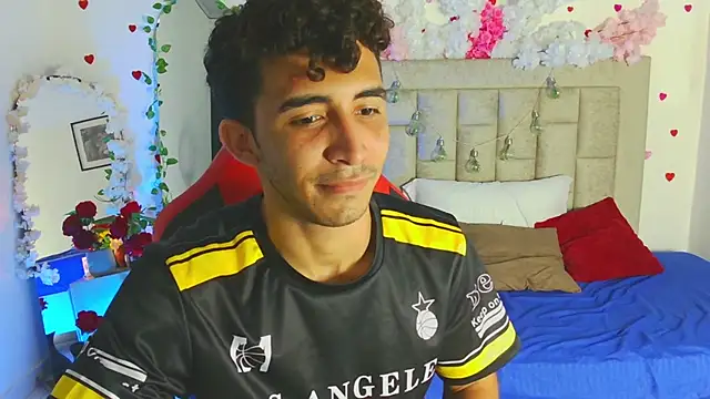 Snapshot of Caius_fox chatting on April 2026 11:26:01 AM Caius fox online show from April 2026 11:26:01 AM