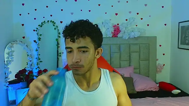 Snapshot of Caius_fox chatting on April 2026 11:27:01 AM Caius fox online show from April 2026 11:27:01 AM