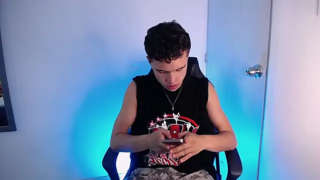 Dominik Souza online show from April 2026 08:32:02 PM