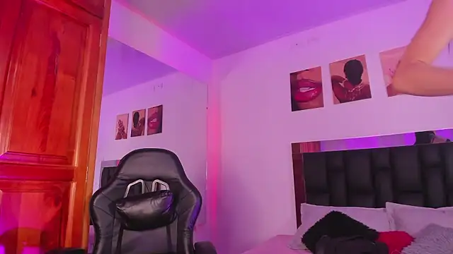 Snapshot of Isabella_Moon9 chatting on February 2026 11:44:01 AM Isabella Moon9 online show from February 2026 11:44:01 AM