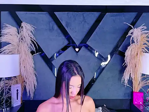 Snapshot of KylieWhitee chatting on February 2026 04:17:02 AM KylieWhitee online show from February 2026 04:17:02 AM