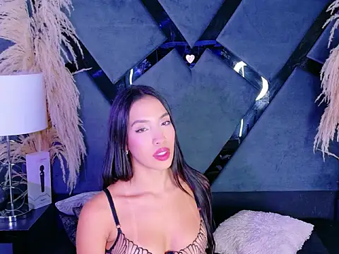 Snapshot of KylieWhitee chatting on February 2026 06:07:01 AM KylieWhitee online show from February 2026 06:07:01 AM