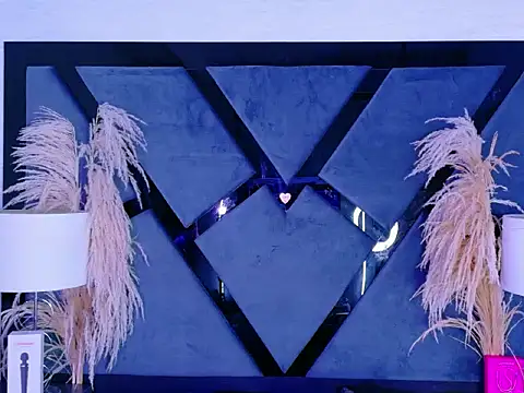 Snapshot of KylieWhitee chatting on February 2026 12:05:02 PM KylieWhitee online show from February 2026 12:05:02 PM