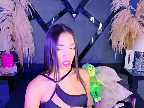 KylieWhitee online show from March 2026 07:35:01 PM