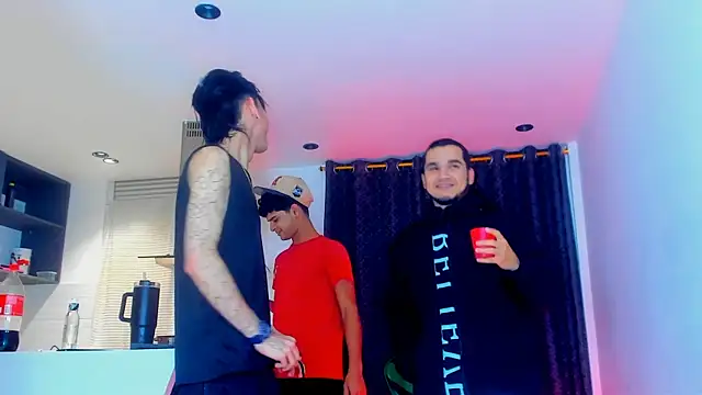 Snapshot of TheBatMansion chatting on February 2026 04:02:01 AM TheBatMansion online show from February 2026 04:02:01 AM